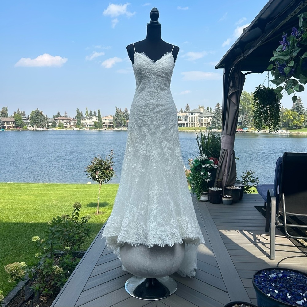 Pronovias Barcelona white spaghetti strap sweetheart neckline wedding dress US 6